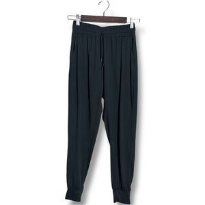 Amazon Basics Women's Black Drawstring Waist Simple Comfy Jogger Pants